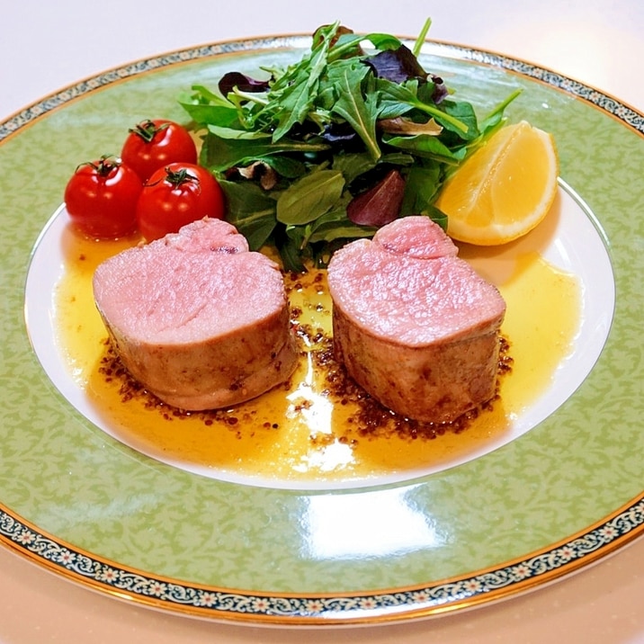 低温調理で兎に角やわらかい!豚ヒレ肉のステーキ